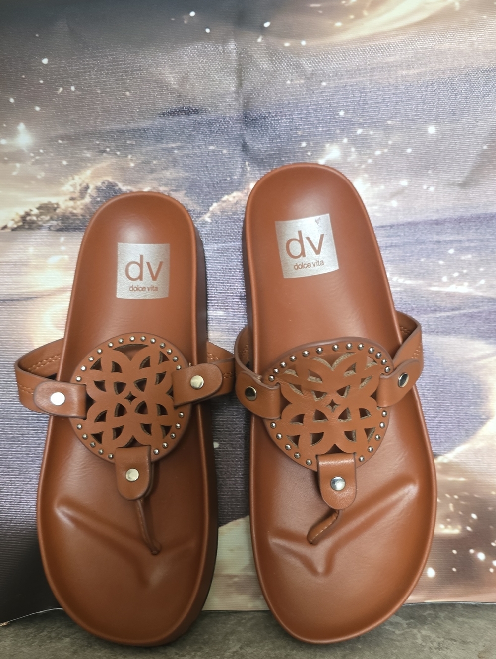 Dolce Vita Tan Brown Leatherette Thong Sandals with Cutout Medallion